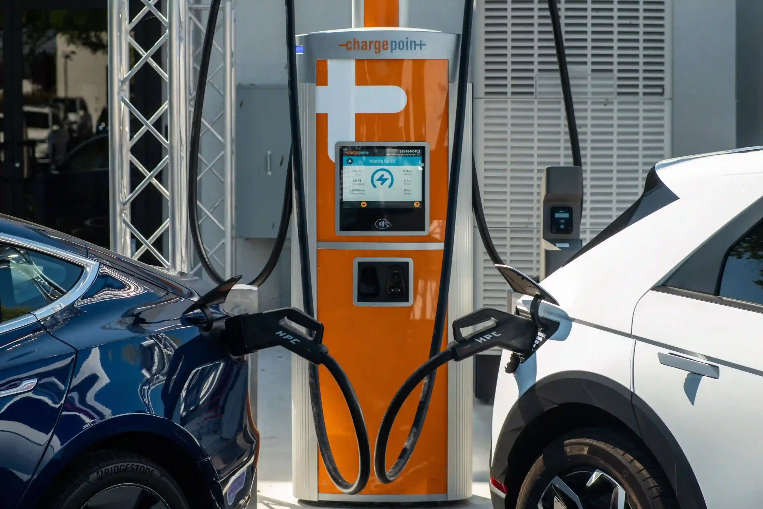 Key Differences Between Level 1 and Level 2 EV Chargers for Urban Drivers